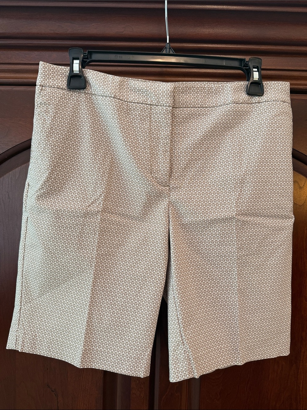 Mario Serrani Beige Micro-Print Bermuda Shorts women’s size 6